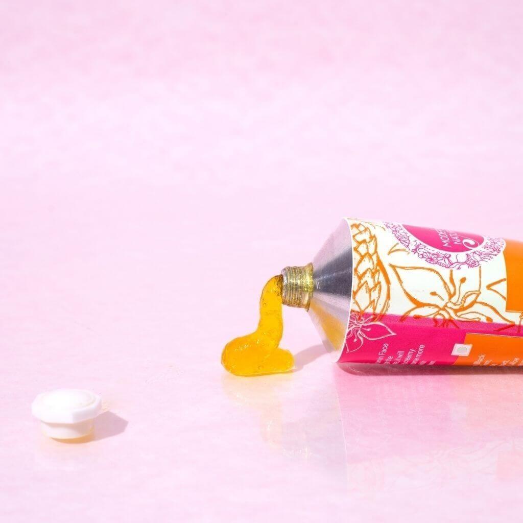 Nicumin Czarnuszka Rozjaśniający Żel Do Mycia Twarzy - Z Potężnymi Ekstraktami Z Czarnuszki, Lukrecji I Szafranu, Wzbogacony Niacynamidem (Nicumin Black Seed Brightening Face Cleansing Jelly)